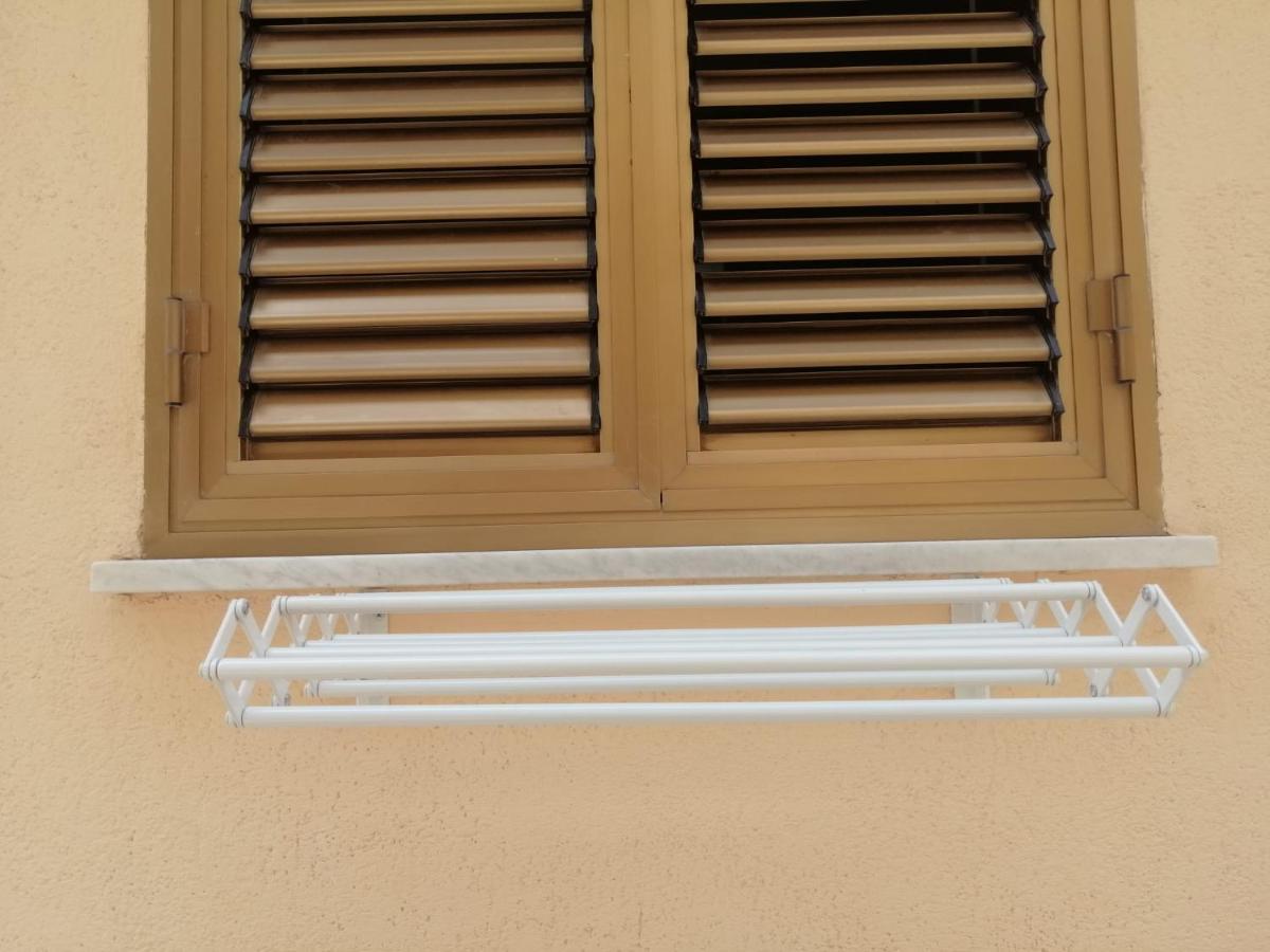 "Da Nina" Hotel Lascari Exterior photo